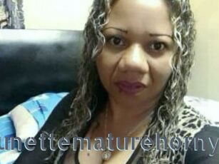 Brunettematurehorny