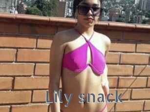 Lily_snack
